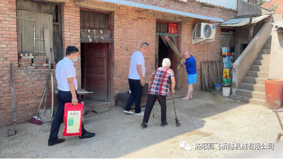 進(jìn)萬(wàn)家門、知萬(wàn)家情、解萬(wàn)家憂、聚萬(wàn)家心--人大代表訪民情